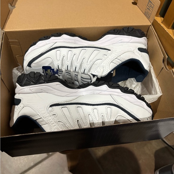 Sketchers Sports shoes new never worn - Picture 7 of 11